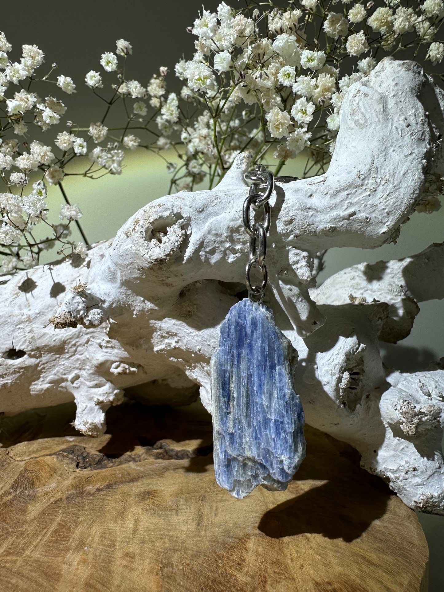 Kyaniet ruw sleutelhanger - Gemstone Dreams