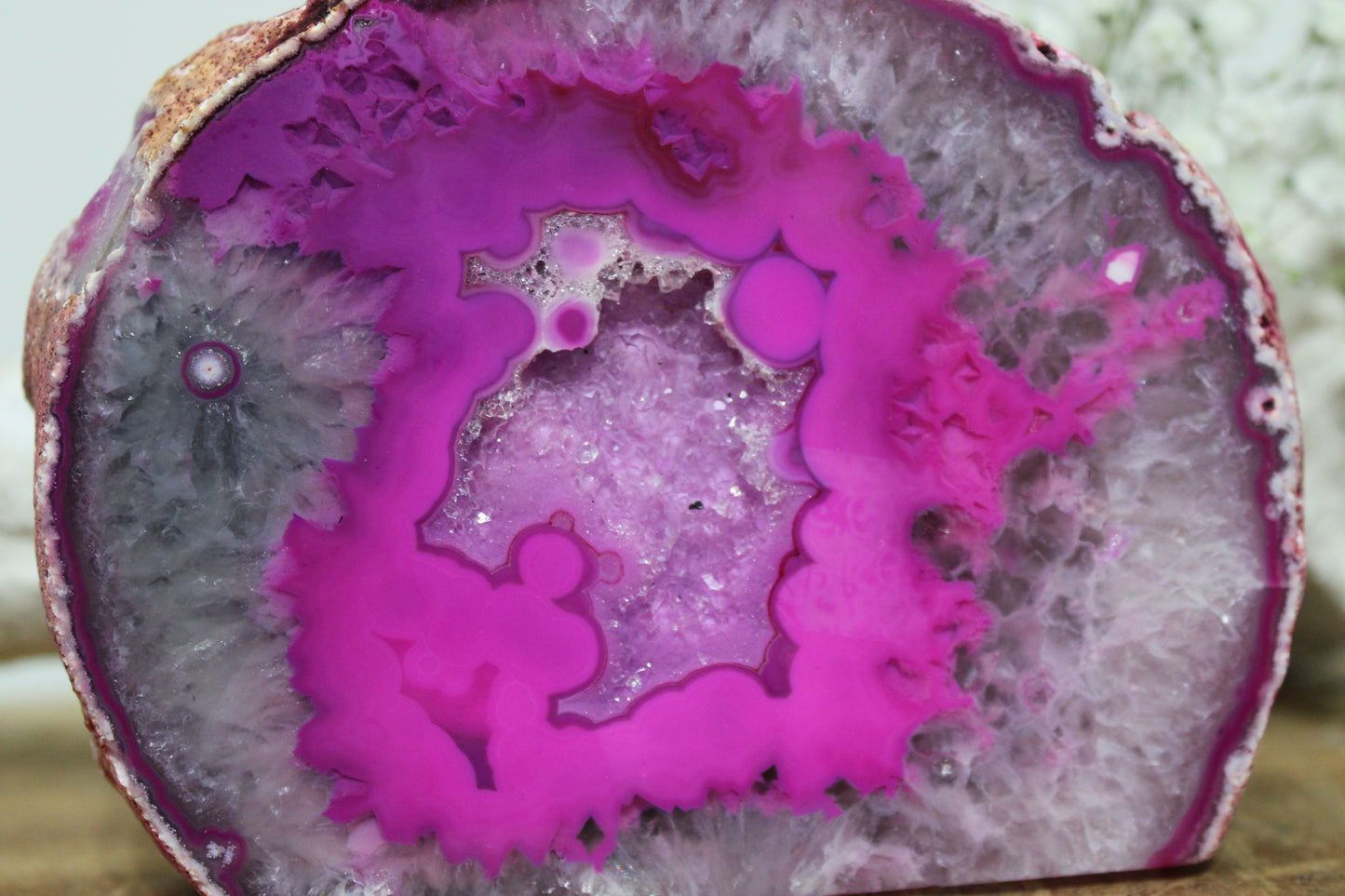 Agaat standvlak roze gekleurd - Gemstone Dreams