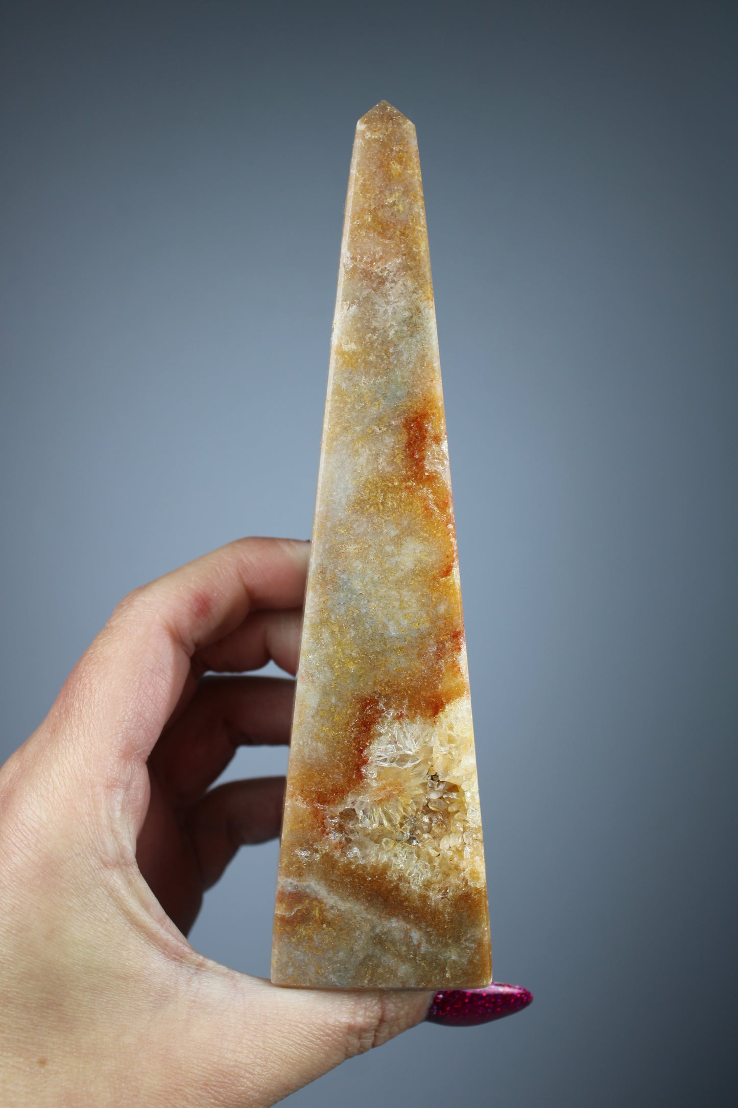 Roze amethist obelisk