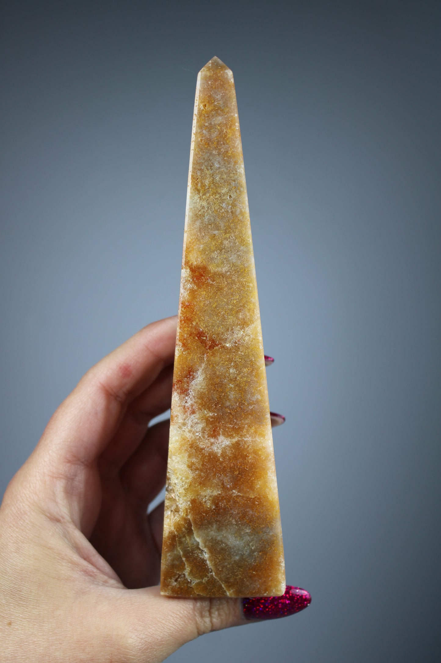 Roze amethist obelisk