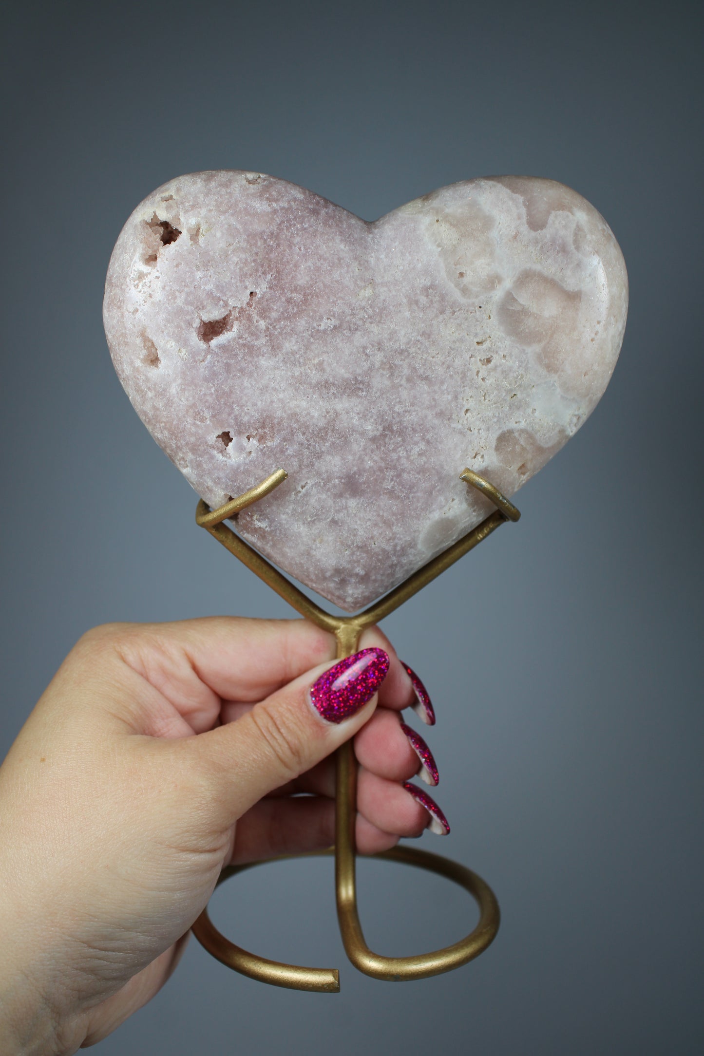 Roze amethist hart op standaard