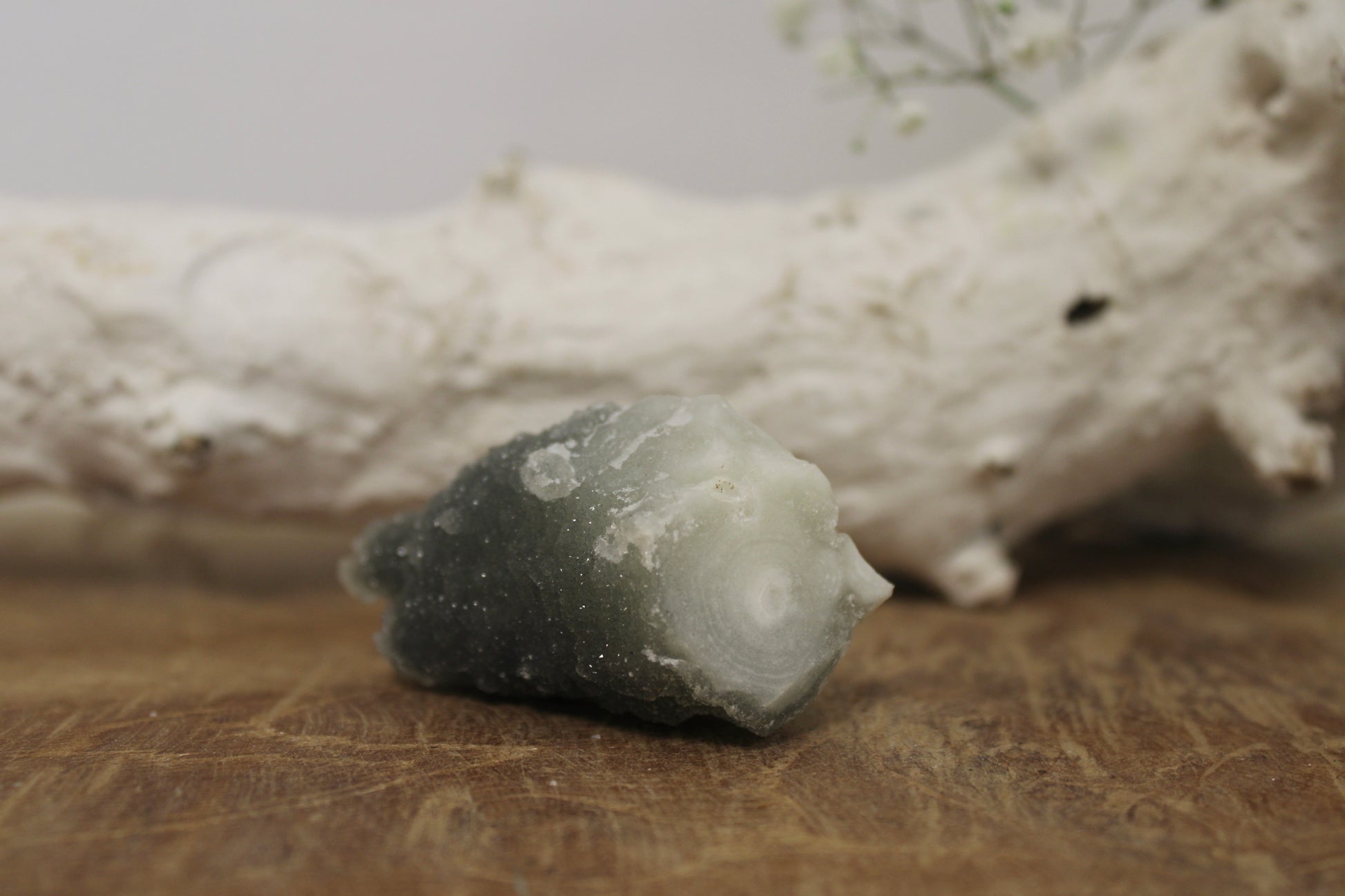 Regenboog amethist stalactiet groen - Gemstone Dreams