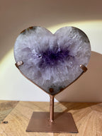 Amethist heart portal XL op standaard - Gemstone Dreams