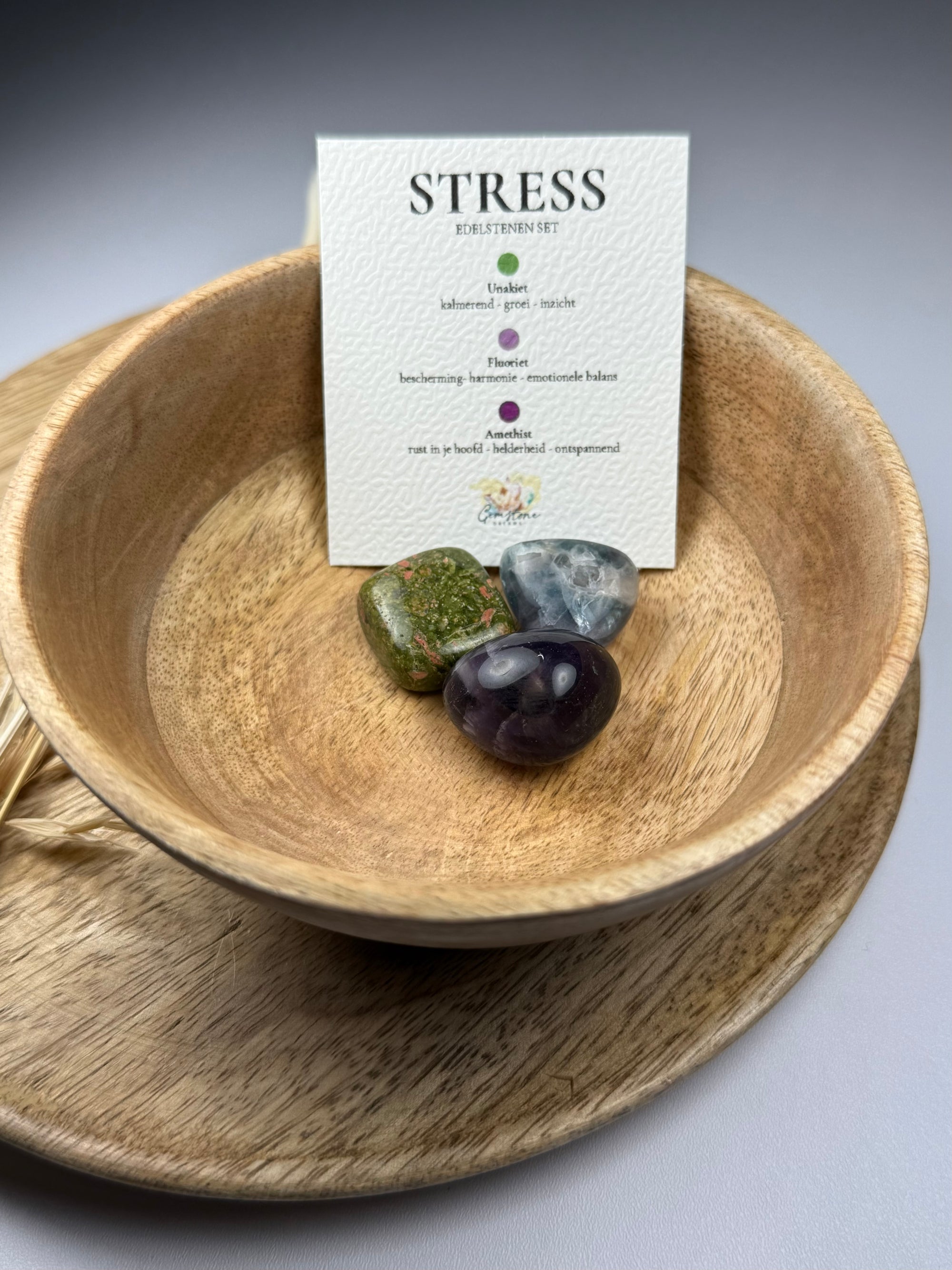 Stress gemstone set