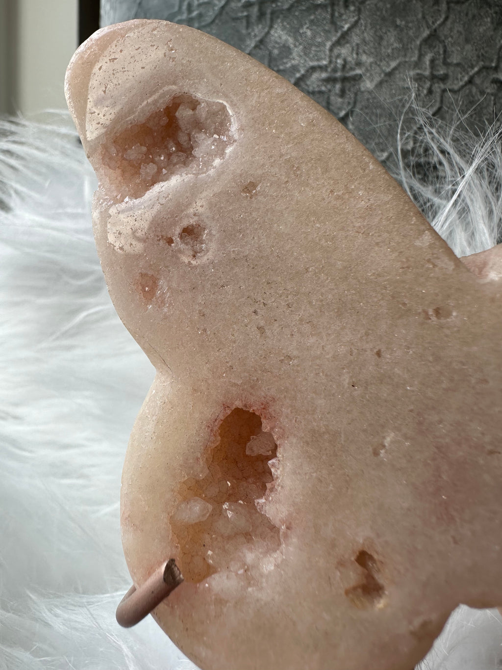 Roze amethist vlinder op standaard - Gemstone Dreams