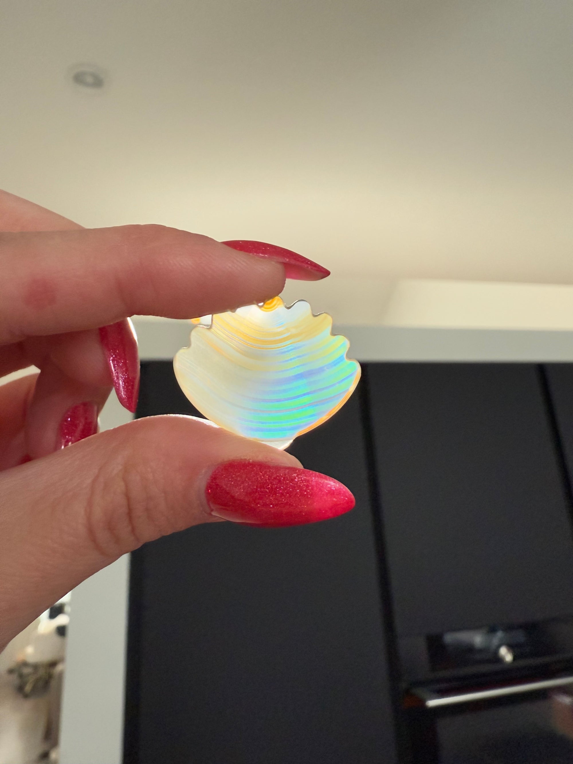 Iris agate shell
