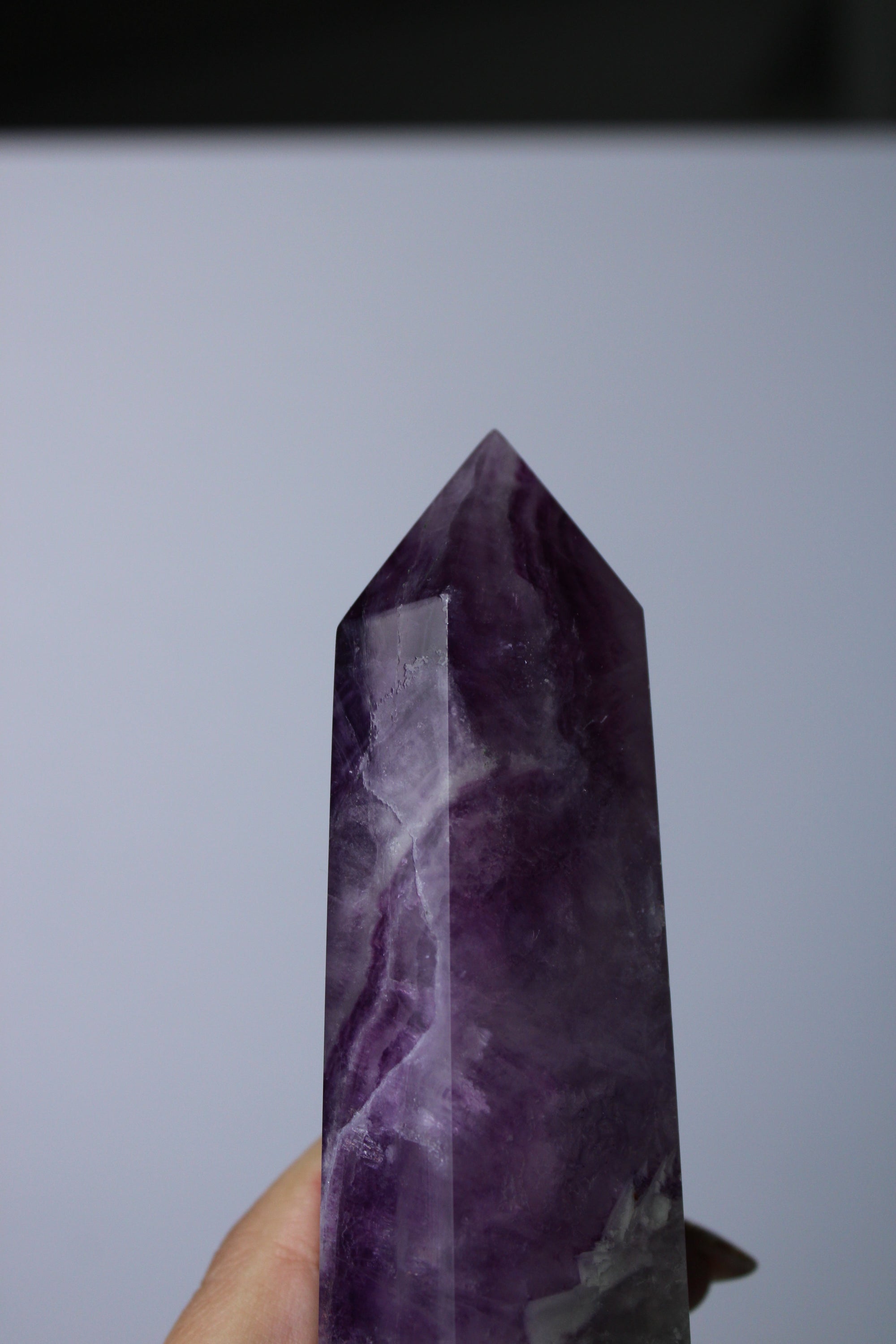 Paarse fluoriet toren - Gemstone Dreams