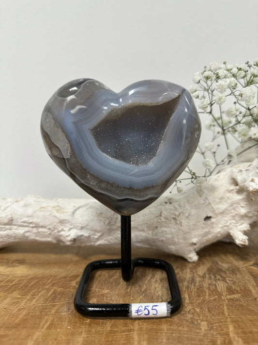 Agate heart on stand