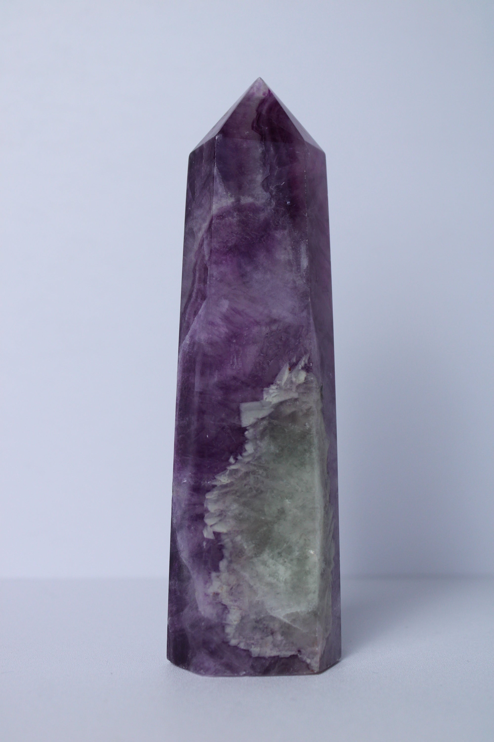 Paarse fluoriet toren - Gemstone Dreams
