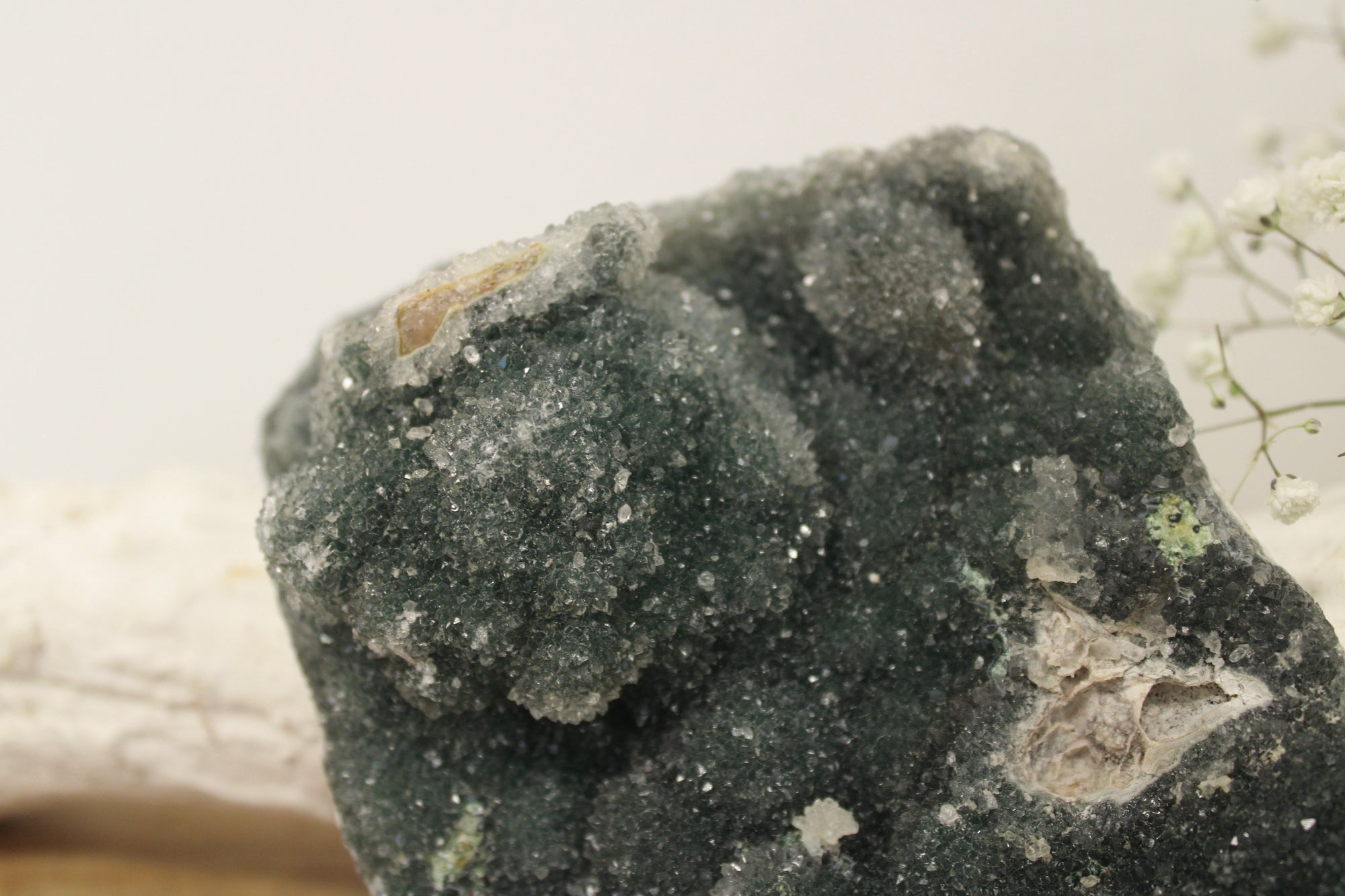 Regenboog amethist felgroen cluster - Gemstone Dreams