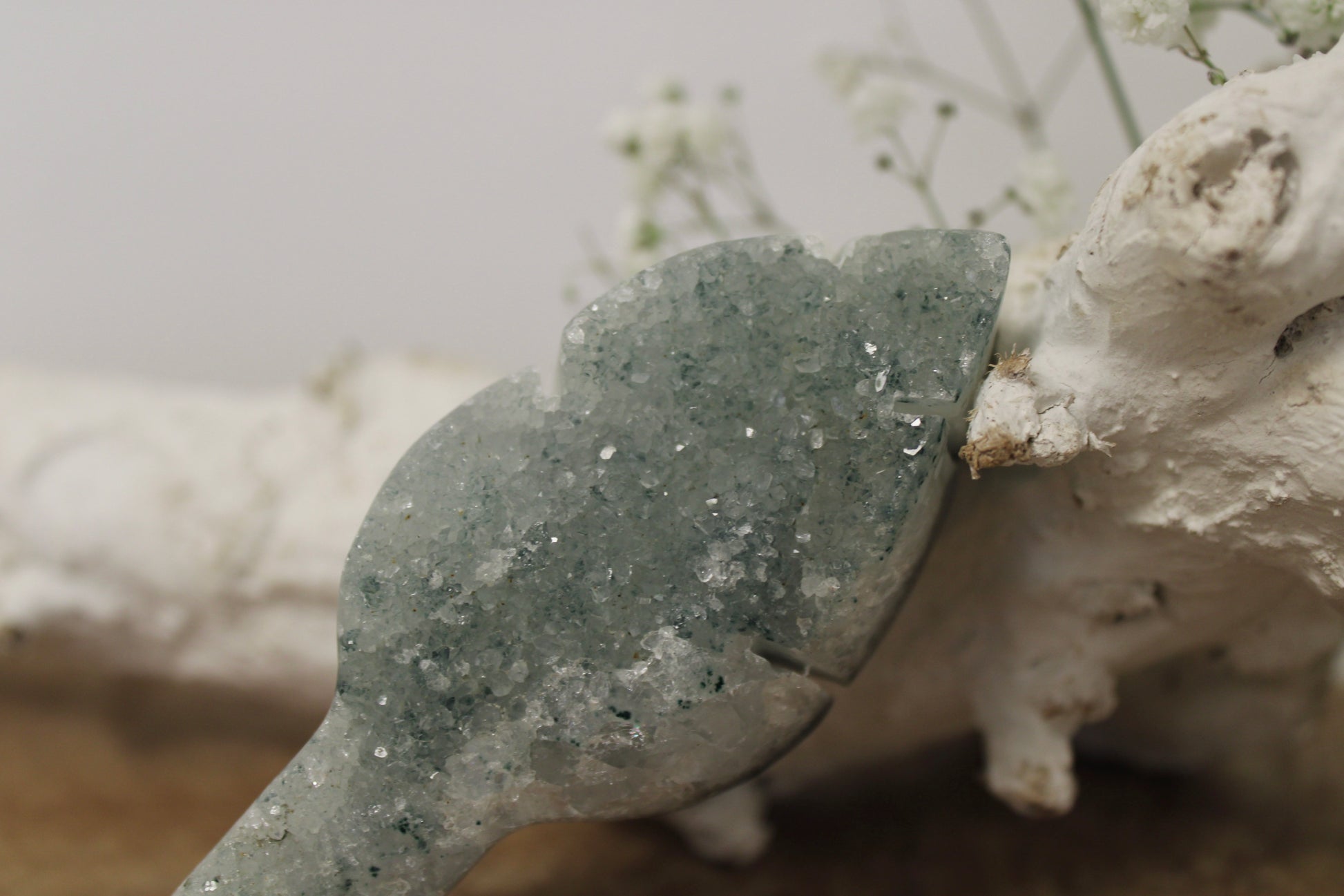 Regenboog amethist felgroen blaadje - Gemstone Dreams