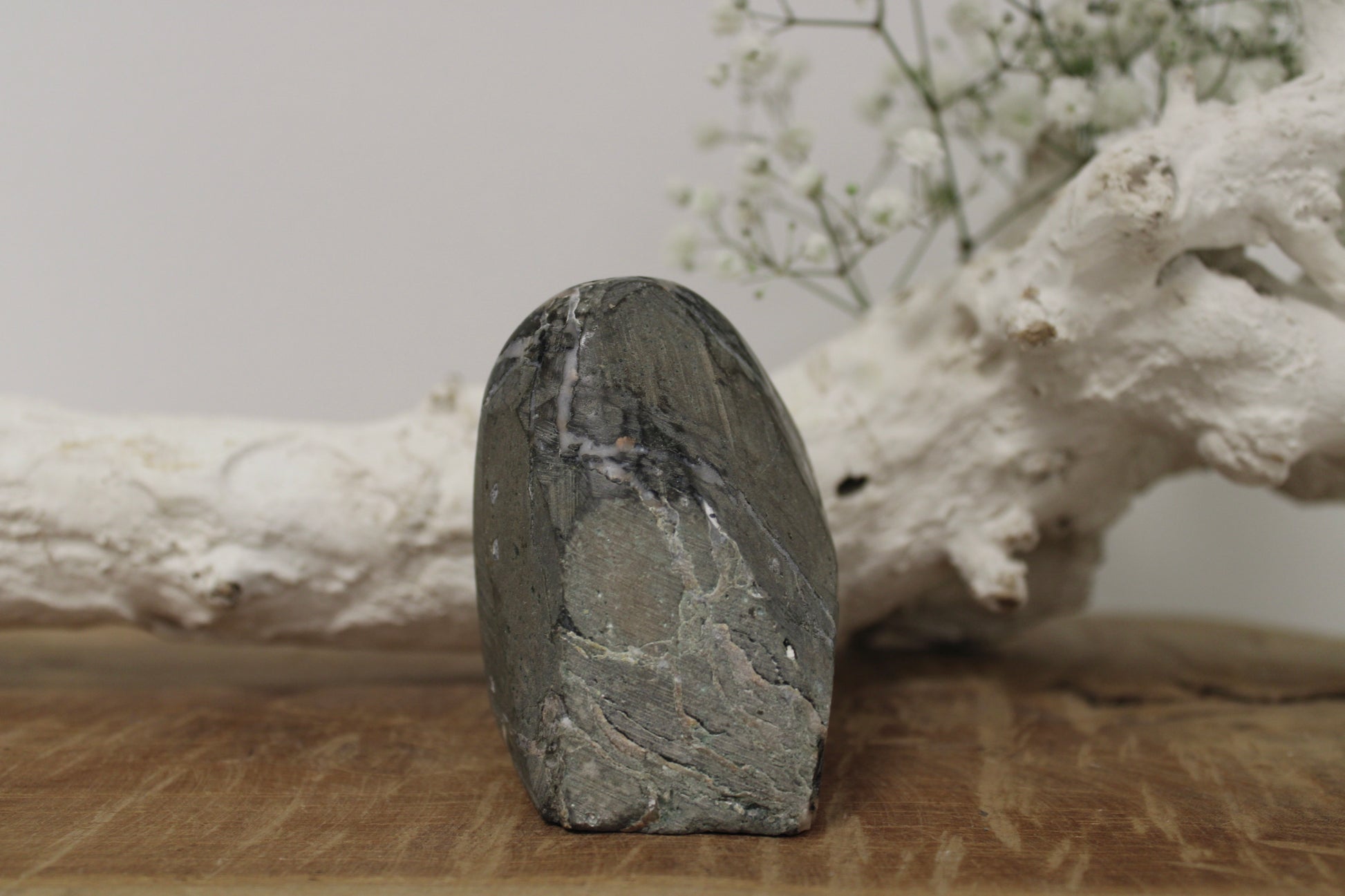 Regenboog amethist groen standvlak - Gemstone Dreams
