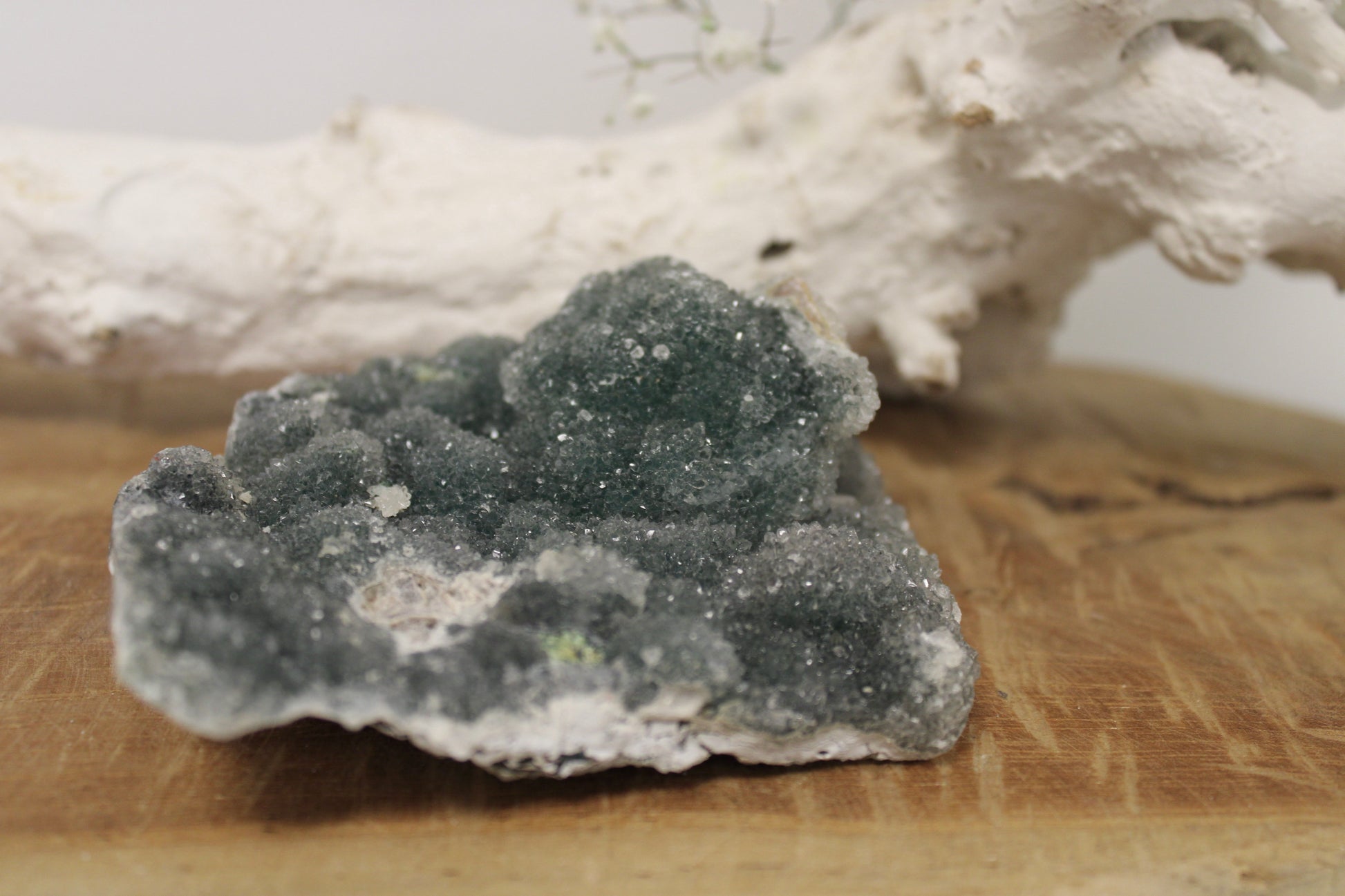 Regenboog amethist felgroen cluster - Gemstone Dreams