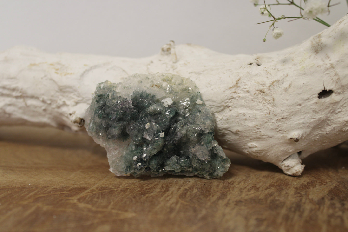 Flower amethyst cluster felgroen - Gemstone Dreams