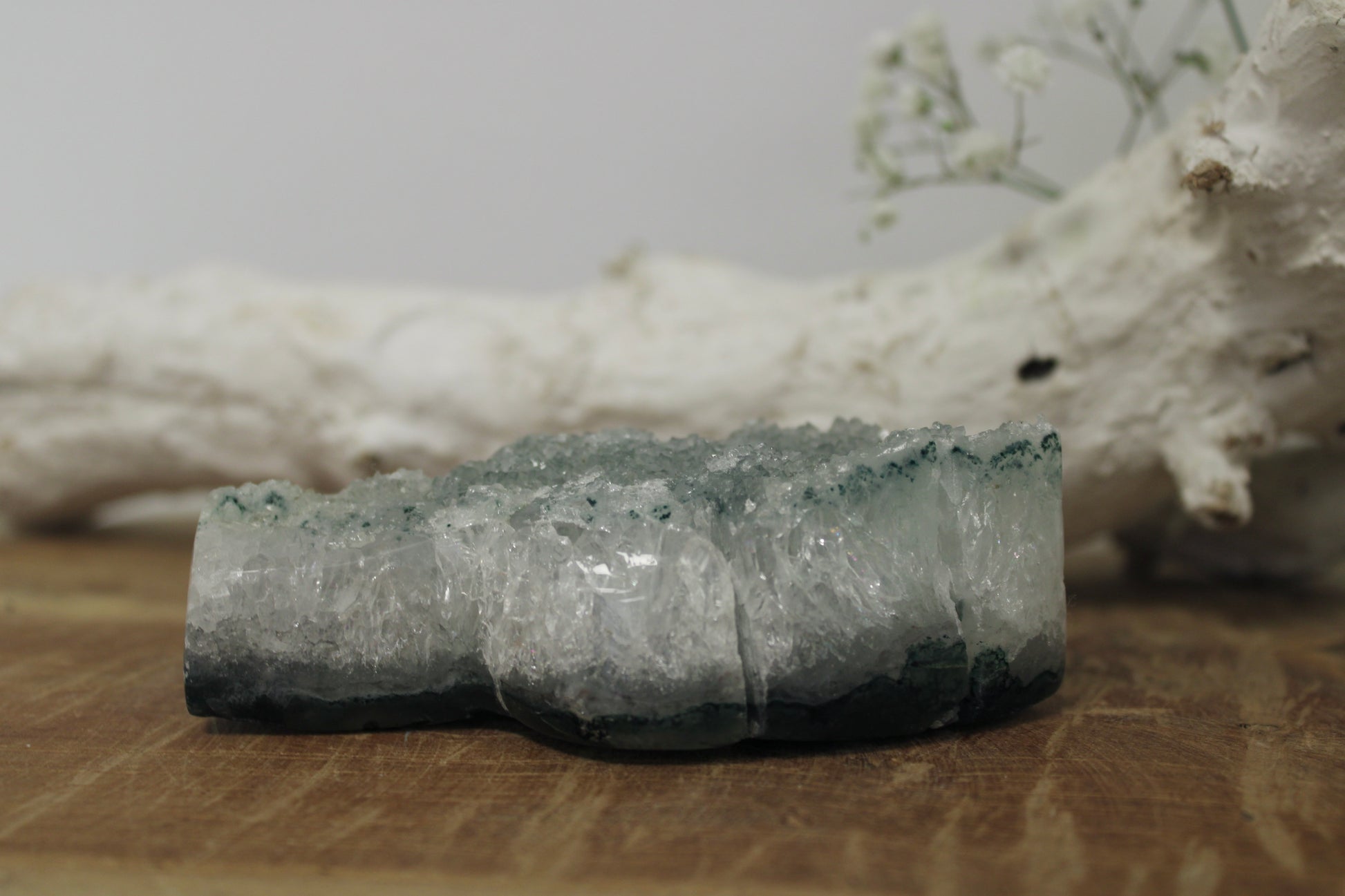 Regenboog amethist felgroen blaadje - Gemstone Dreams