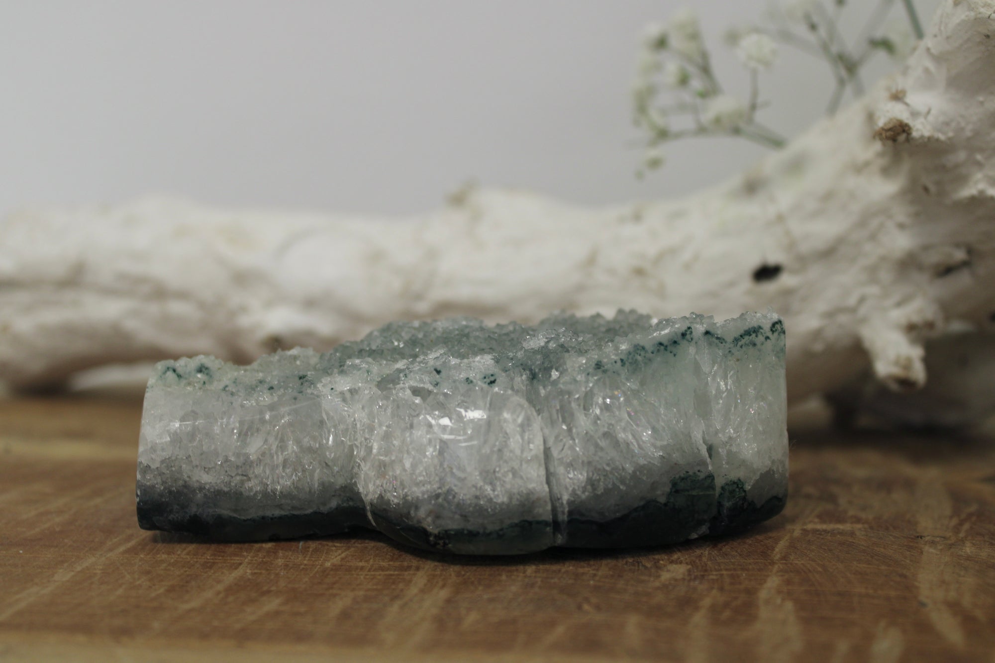 Regenboog amethist felgroen blaadje - Gemstone Dreams