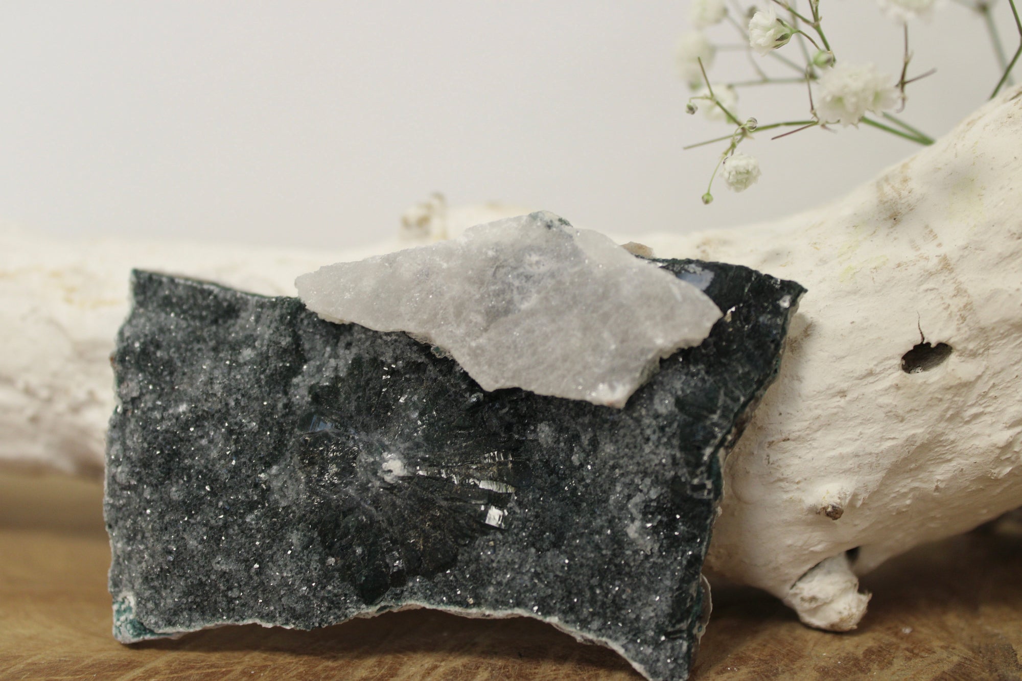 Flower amethyst cluster groen - Gemstone Dreams
