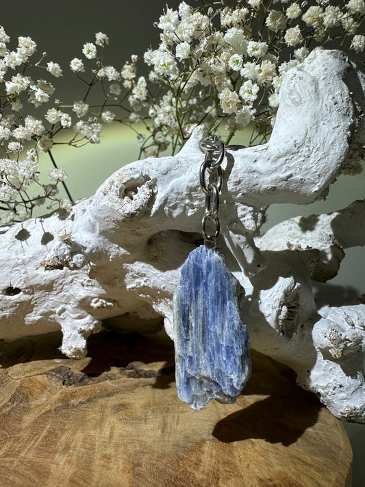 Kyaniet ruw sleutelhanger - Gemstone Dreams