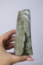 Donkergroene regenboog amethist standvlak - Gemstone Dreams