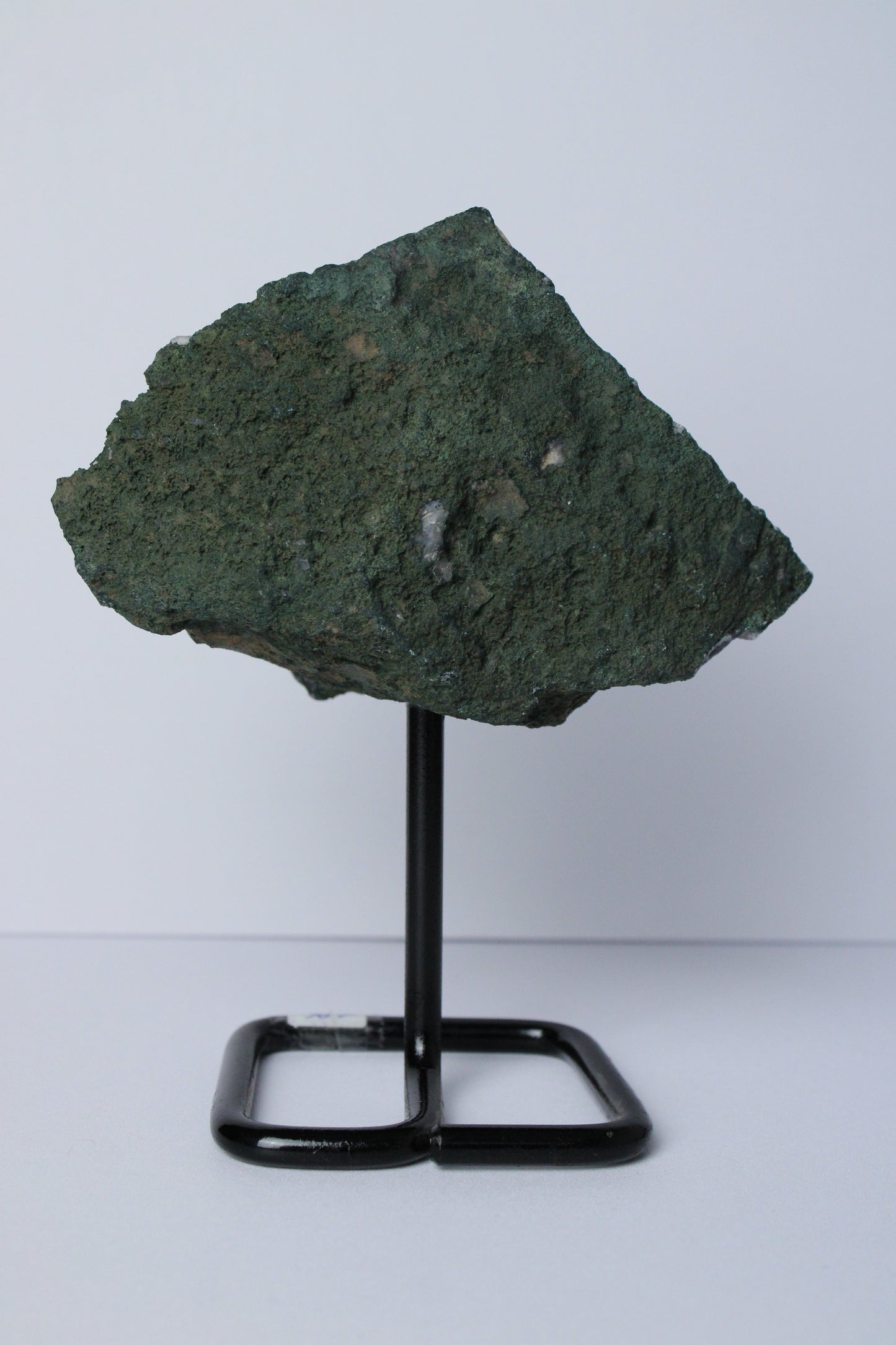Amethist cluster op standaard - Gemstone Dreams