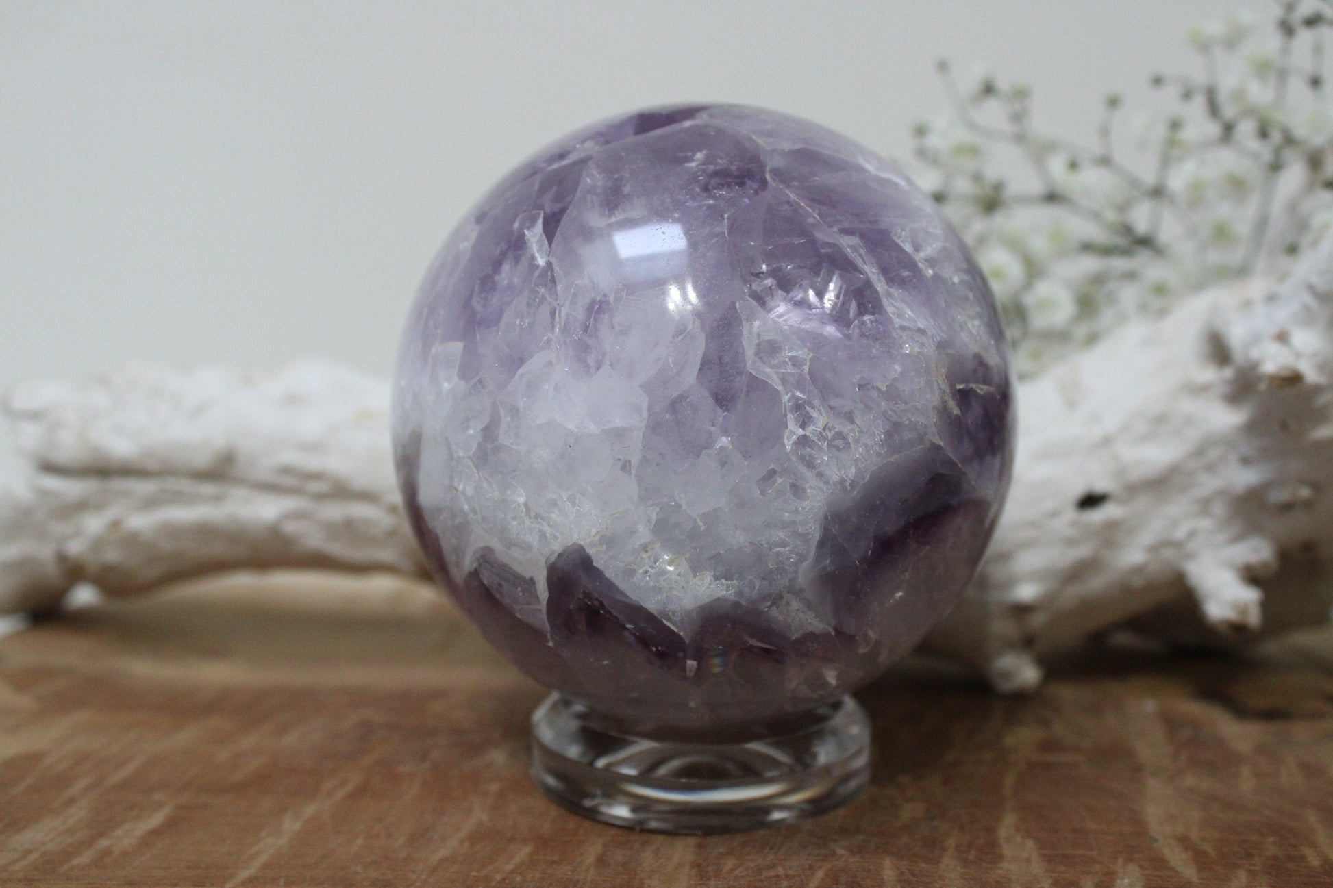 Chevron amethist sphere XL - Gemstone Dreams