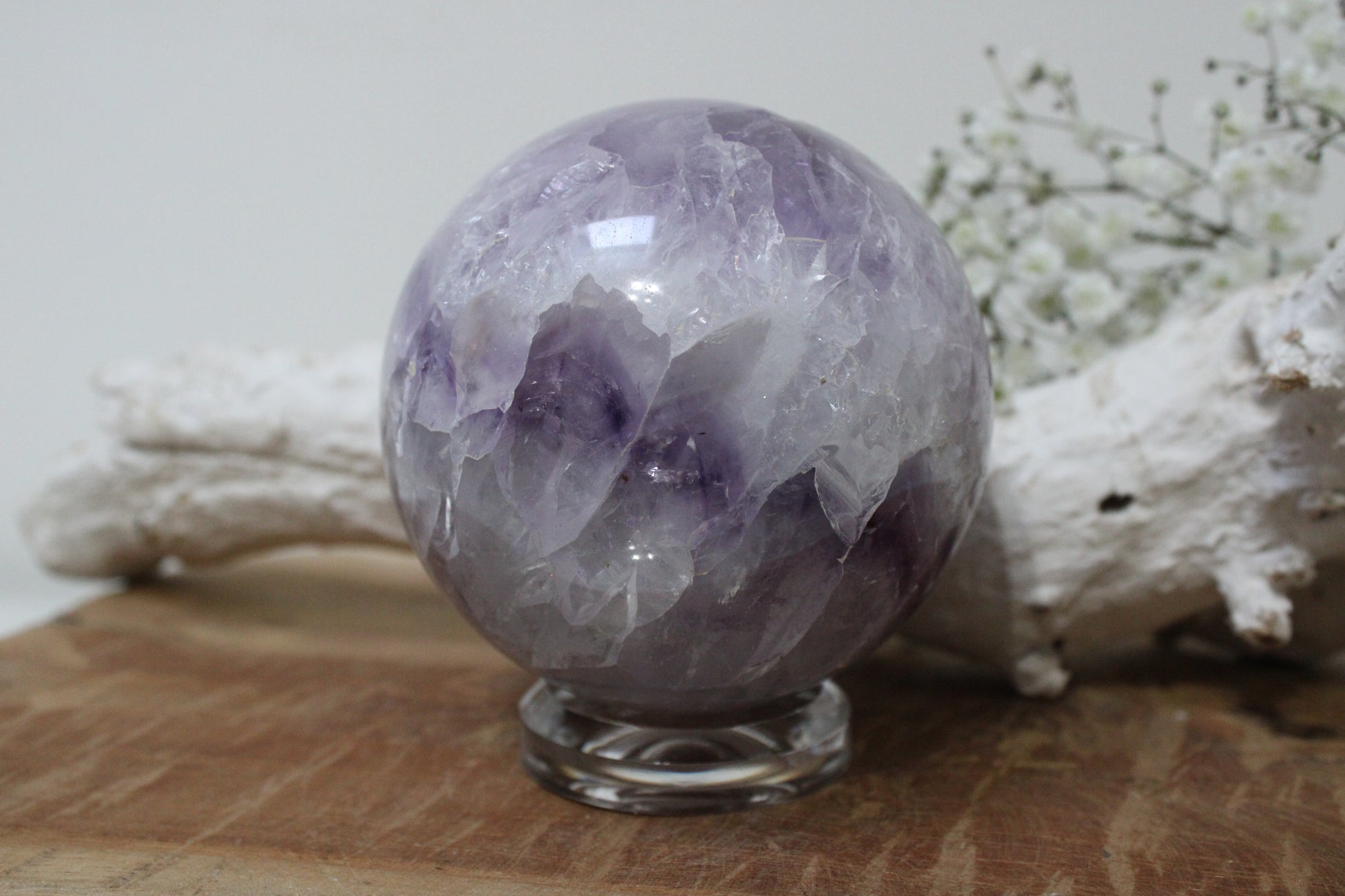 Chevron amethist sphere XL - Gemstone Dreams