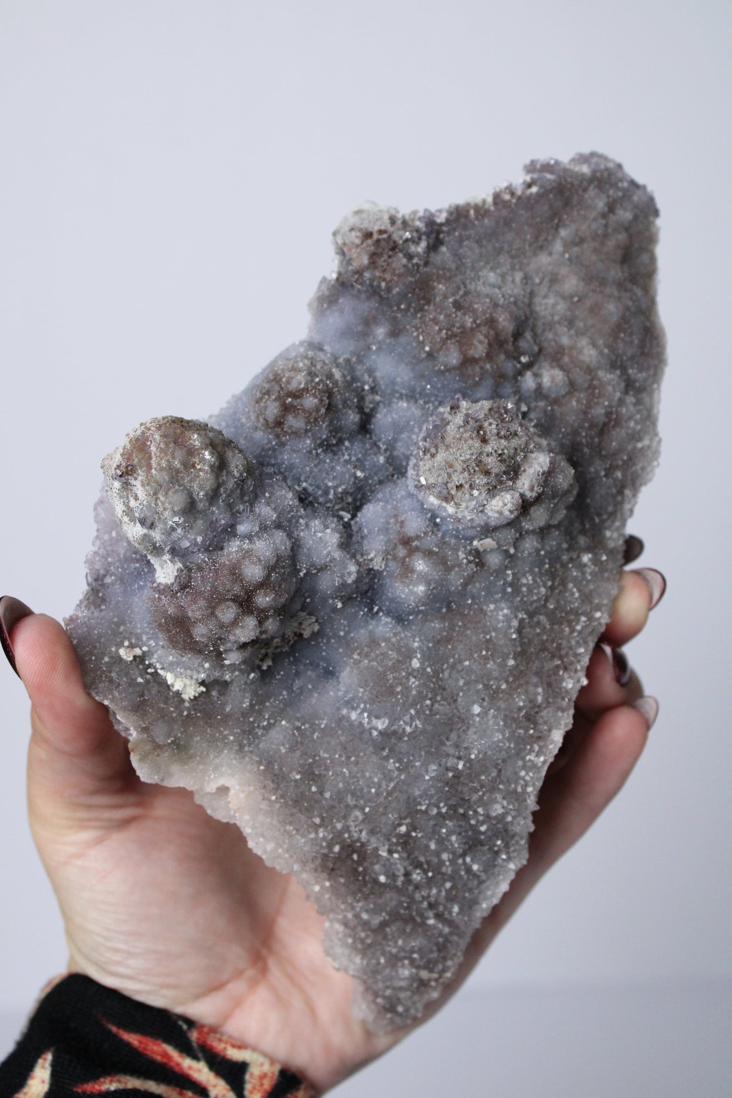 Flower amethyst cluster op standaard - Gemstone Dreams