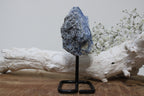Kyaniet op standaard - Gemstone Dreams