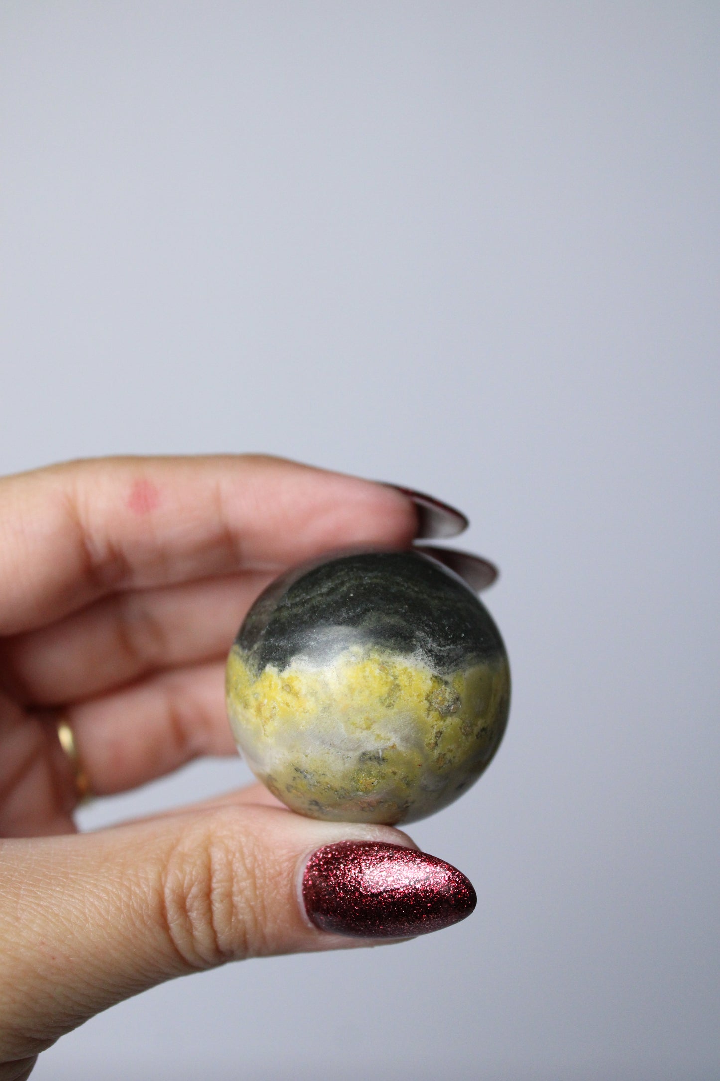 Bumblebee jaspis sphere - Gemstone Dreams