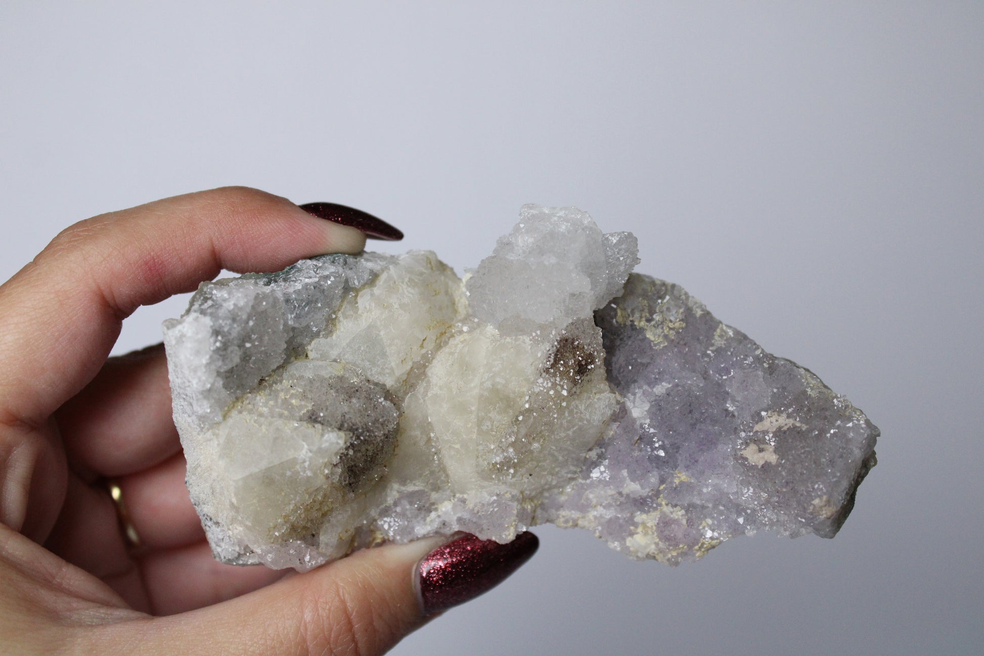 Amethist met calciet cluster (sugar) - Gemstone Dreams