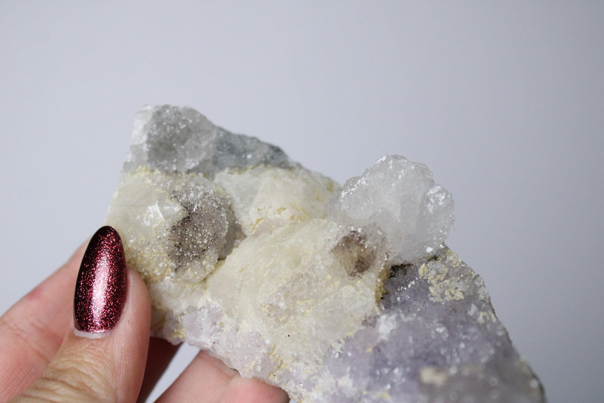Amethist met calciet cluster (sugar) - Gemstone Dreams