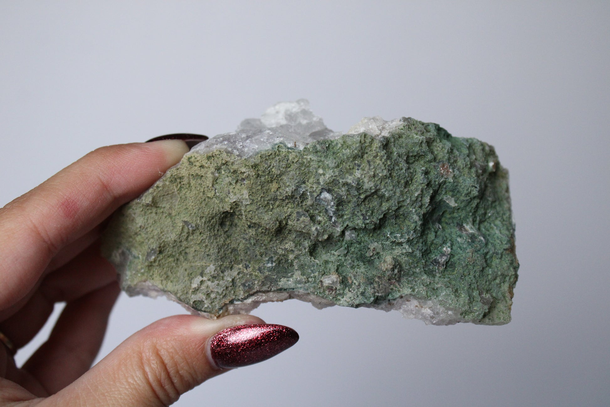 Amethist met calciet cluster (sugar) - Gemstone Dreams
