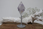 Amethist diamant op standaard - Gemstone Dreams