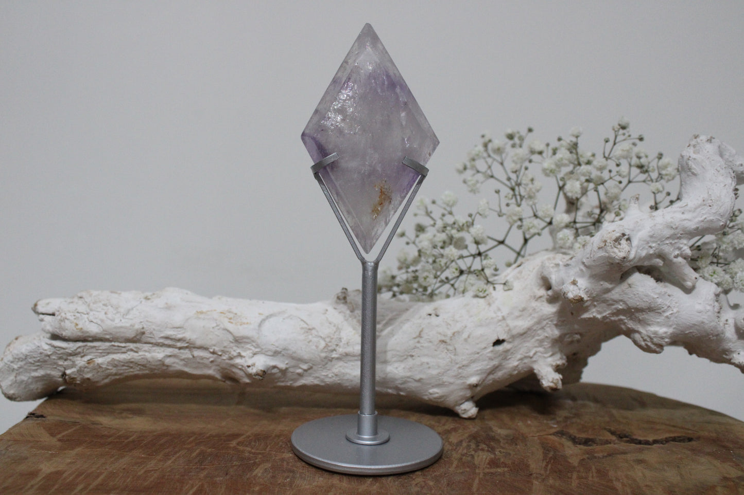 Amethist diamant op standaard - Gemstone Dreams