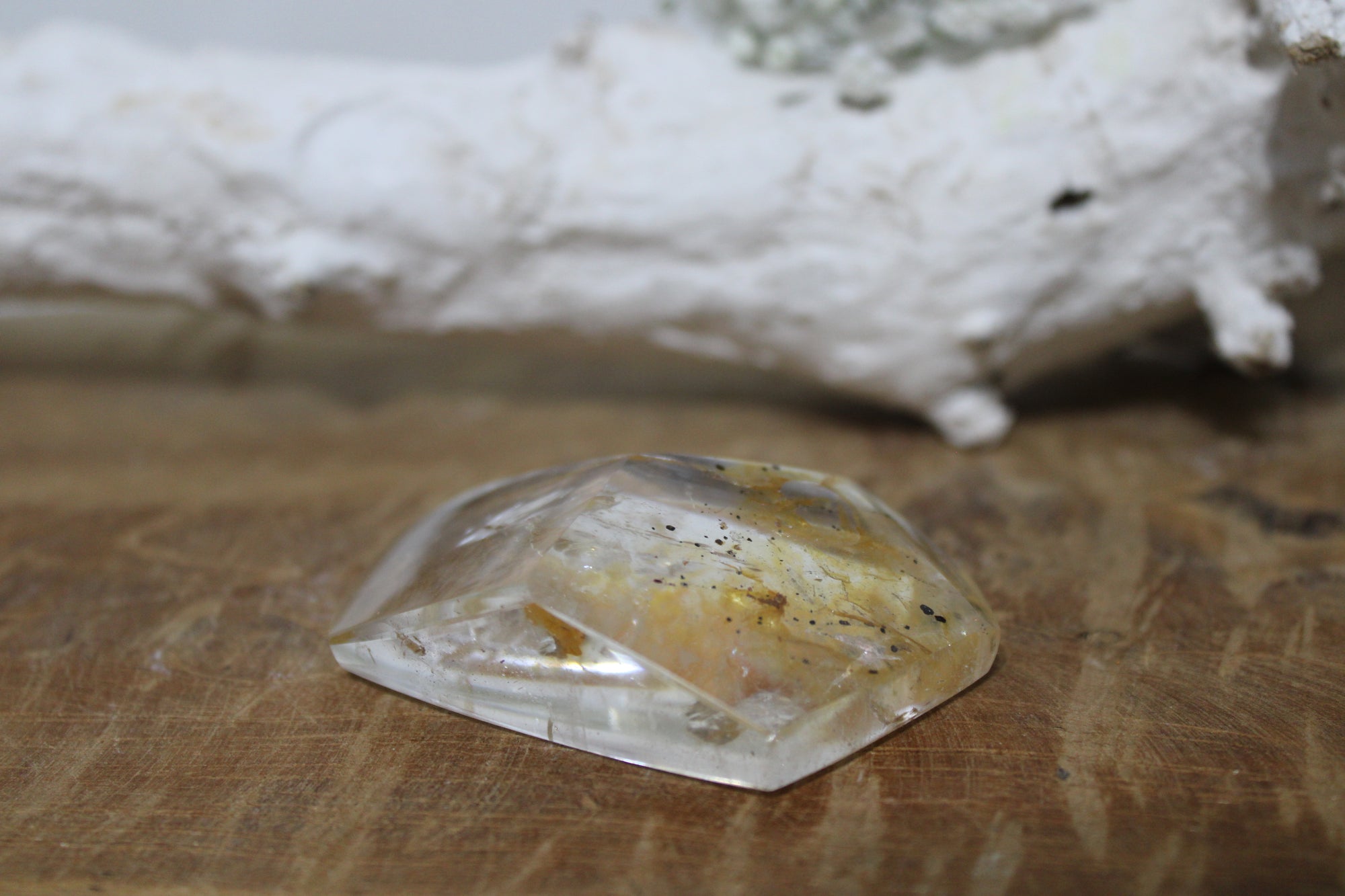 Bergkristal met golden healer freeform - Gemstone Dreams