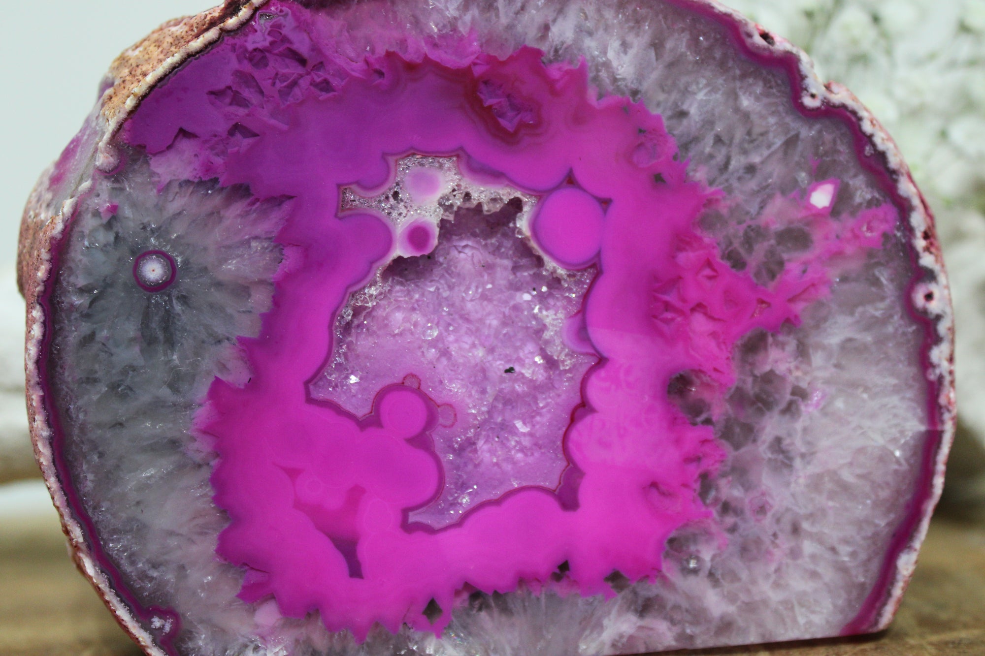 Agaat standvlak roze gekleurd - Gemstone Dreams