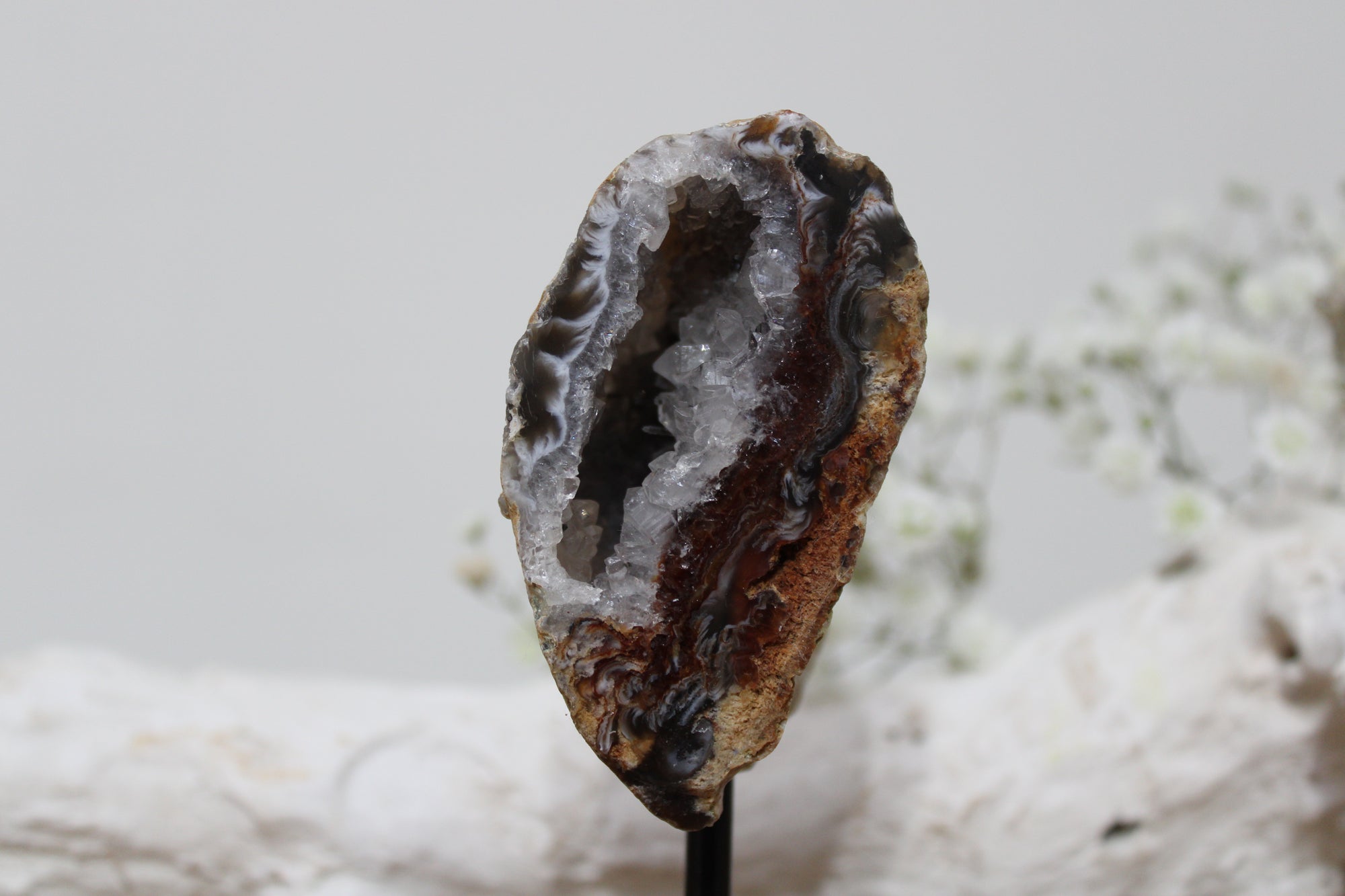 Agaatgeode op standaard - Gemstone Dreams