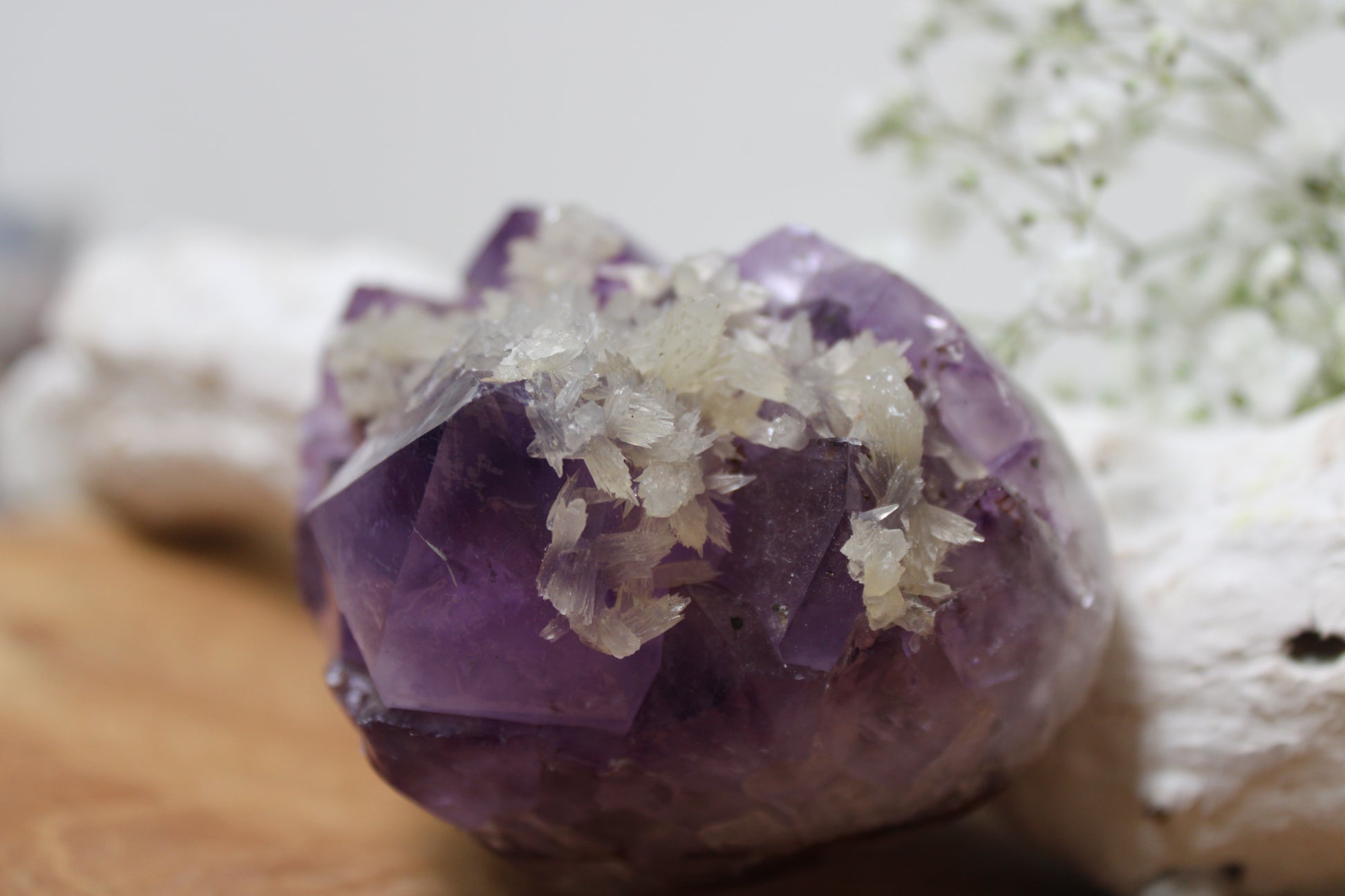 Amethist hart met calcietpunten A+ kwaliteit - Gemstone Dreams