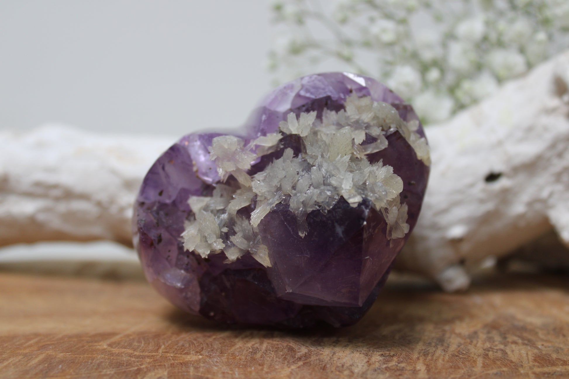 Amethist hart met calcietpunten A+ kwaliteit - Gemstone Dreams