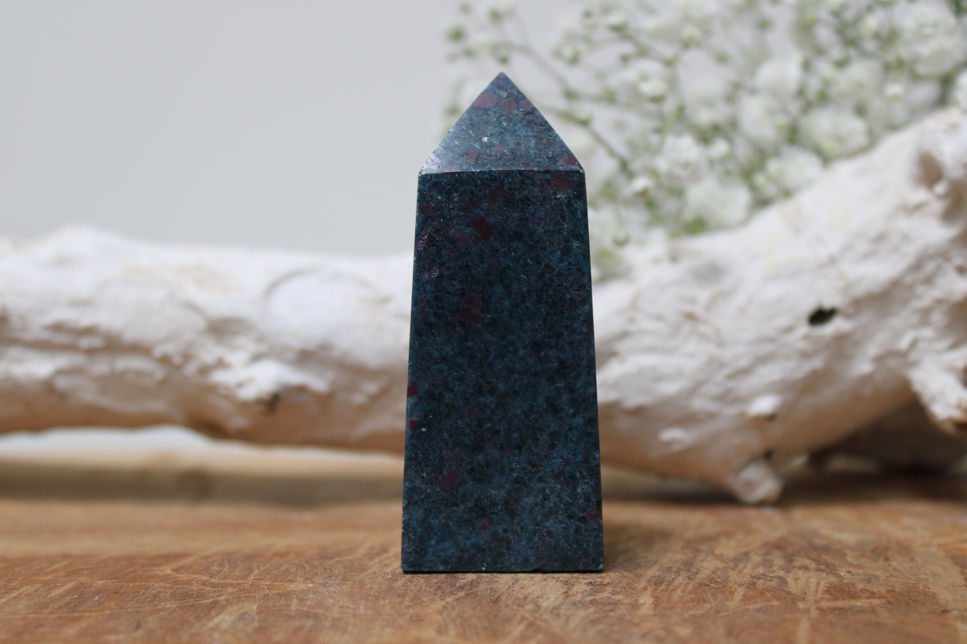 Ruby in fuchsiet toren - Gemstone Dreams