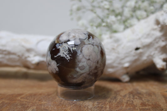 Zwarte bloemagaat sphere - Gemstone Dreams