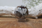 Zwarte bloemagaat sphere - Gemstone Dreams