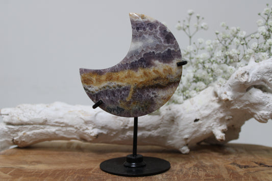 Chevron amethist maan op standaard - Gemstone Dreams