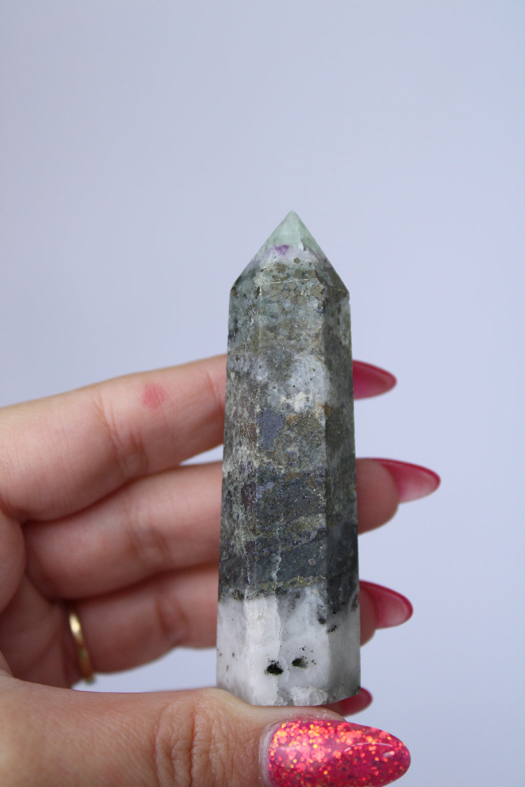 Pyriet met fluoriet toren - Gemstone Dreams