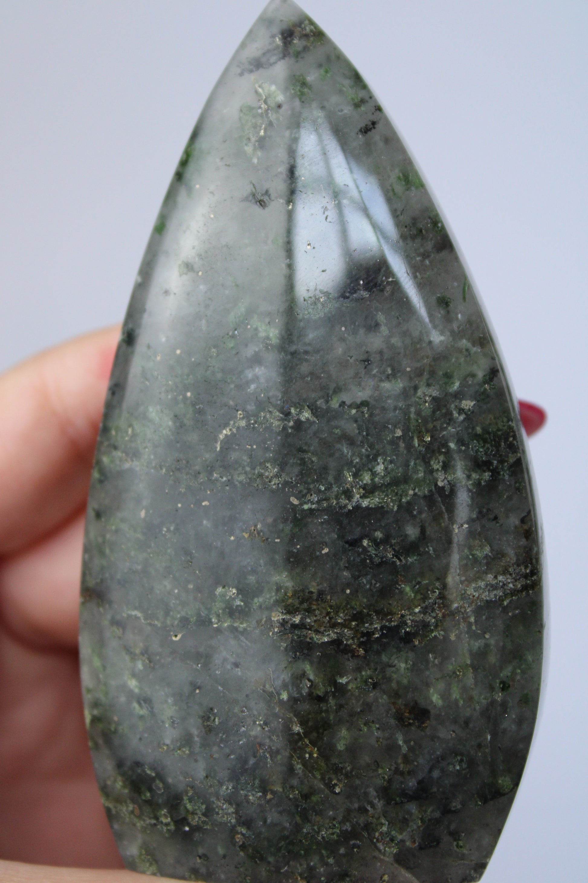 Groene epidoot in kwarts vlam - Gemstone Dreams