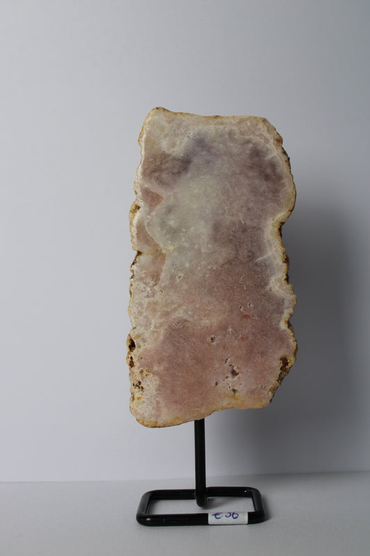 Roze amethist op standaard - Gemstone Dreams