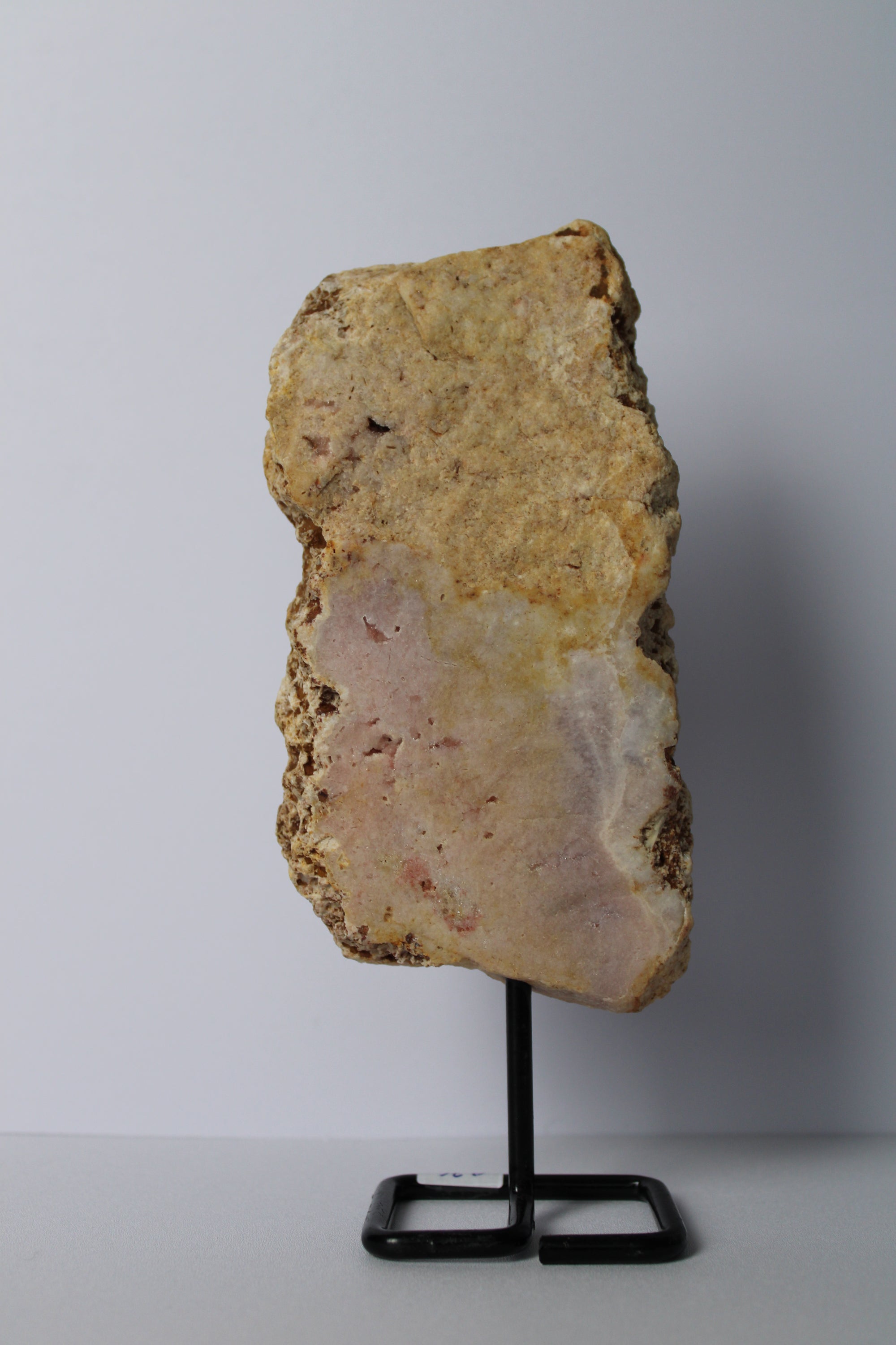 Roze amethist op standaard - Gemstone Dreams