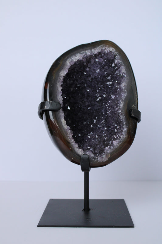 Amethist geode A+ kwaliteit op standaard - Gemstone Dreams