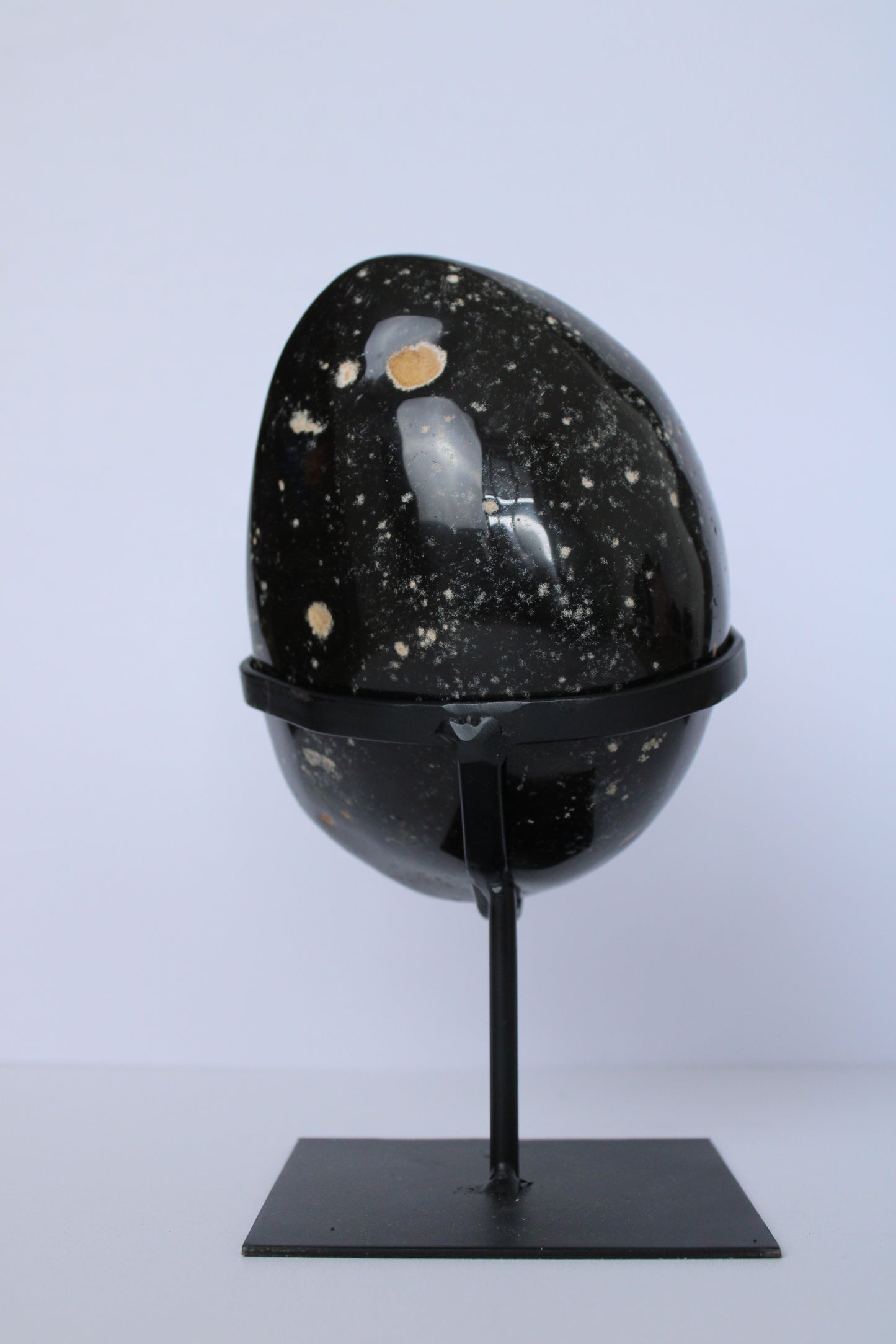 Amethist geode A+ kwaliteit op standaard - Gemstone Dreams
