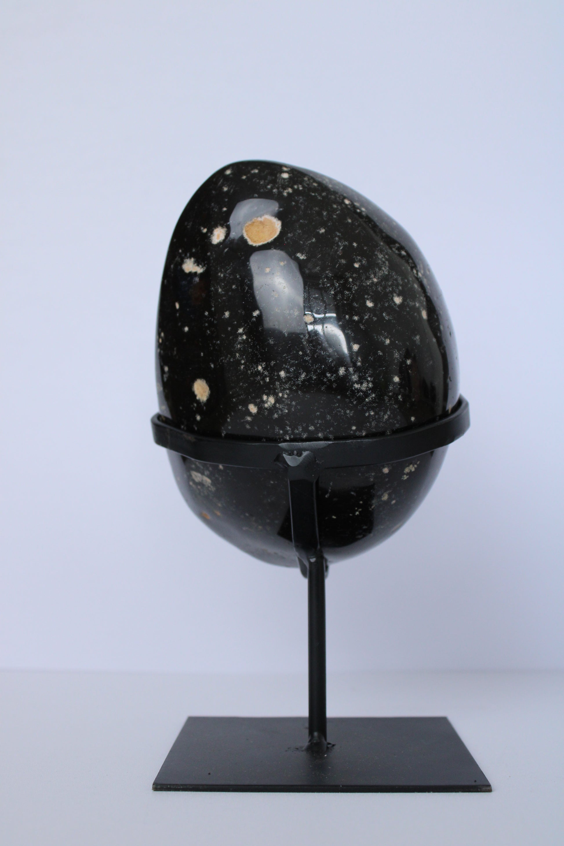 Amethist geode A+ kwaliteit op standaard - Gemstone Dreams